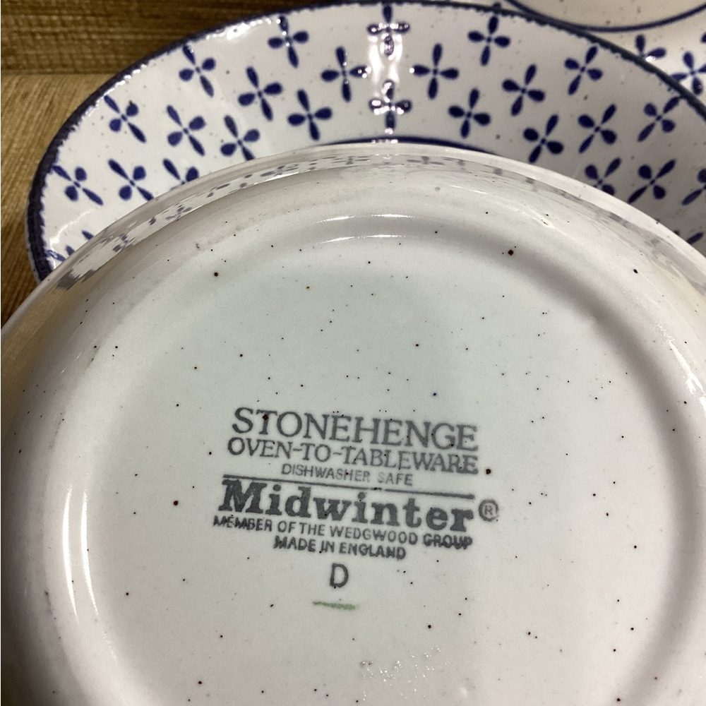 Midwinter Classic Blue and White Stoneware Set 2 bowls, 2 plates - Picture 5 of 7